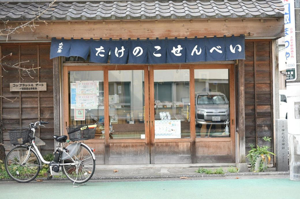 かつて坂本龍馬のいた街, “石を投げれば親戚にあたる”住み良いエリア, 鈴ヶ森刑場へ向かう「なみだ橋」の先に, 古き街並みの中に新しい店もオープン, 競馬場の客は減少気味でも土日になると盛り上がる理由, 日本最大級のフリーマーケットを歩く
