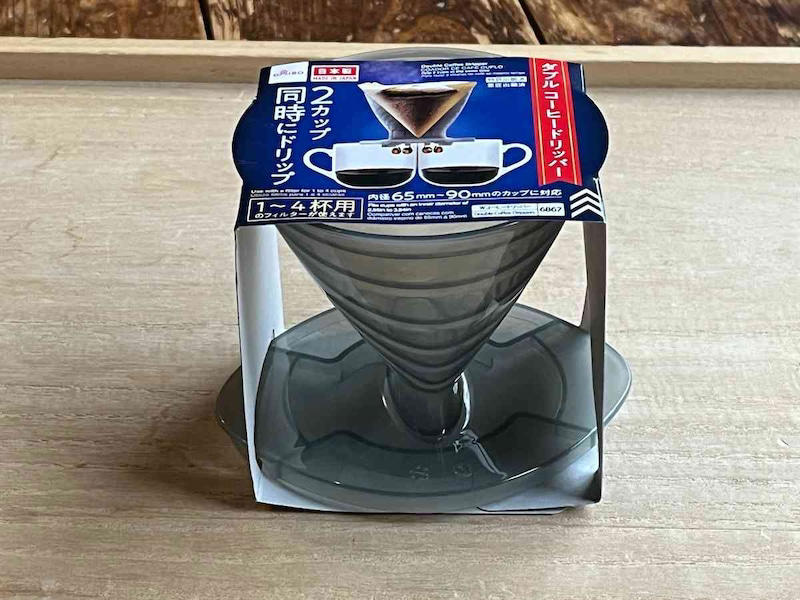 ダイソーの「ダブルコーヒードリッパー」の価格・コスパ, ダイソーの「ダブルコーヒードリッパー」のカップ対応サイズ・材質, 【ダイソーのコーヒードリッパー】かんたんに本格派コーヒーが作れておすすめ「シャワードリップ」, 【ダイソーのコーヒードリッパー】ドリップ速度を調整できてすごい「おこのみドリッパー」, 【ダイソーのコーヒードリッパー】キャンプ用品、アウトドアにも便利「おりたたみコーヒードリッパー」
