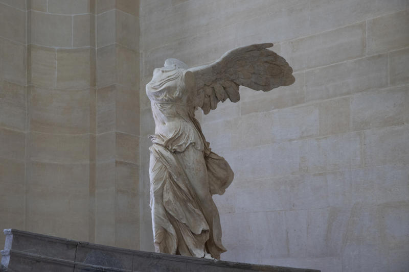Venus of Willendorf, 28,000–25,000 BCE, Bust of Nefertiti, 1345 BCE, Discobolus by Myron, 460-450 BCE, Laocoön and His Sons, 2nd century BCE, Venus de Milo, 2nd century BCE, Winged Victory of Samothrace, 2nd century BCE, Equestrian Statue of Marcus Aurelius, 175 CE, Pietà by Michelangelo, 1498–1499, Moses by Michelangelo, 1513-1515, Apollo and Daphne by Gian Lorenzo Bernini, 1622-1625, Perseus with the Head of Medusa by Antonio Canova, 1804–1806, The Kiss by Auguste Rodin, 1882, The Burghers of Calais by Auguste Rodin, 1884–1889, Statue of Liberty by Frédéric Auguste Bartholdi, 1886, The Thinker by Auguste Rodin, 1904, Unique Forms of Continuity in Space by Umberto Boccioni, 1913, The Little Mermaid by Edvard Eriksen, 1913, L’Air by Aristide Maillol, 1938, Spider by Louise Bourgeois, 1996