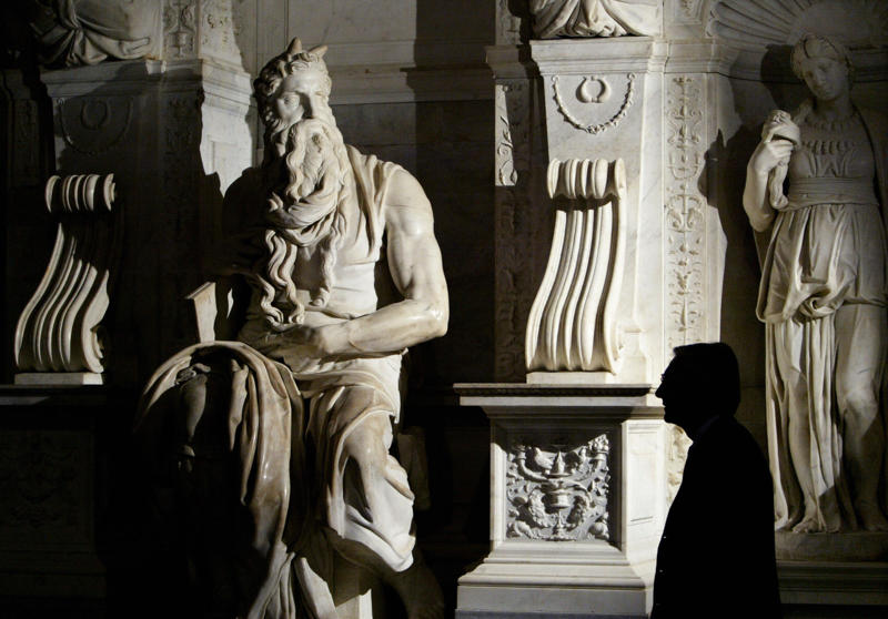Venus of Willendorf, 28,000–25,000 BCE, Bust of Nefertiti, 1345 BCE, Discobolus by Myron, 460-450 BCE, Laocoön and His Sons, 2nd century BCE, Venus de Milo, 2nd century BCE, Winged Victory of Samothrace, 2nd century BCE, Equestrian Statue of Marcus Aurelius, 175 CE, Pietà by Michelangelo, 1498–1499, Moses by Michelangelo, 1513-1515, Apollo and Daphne by Gian Lorenzo Bernini, 1622-1625, Perseus with the Head of Medusa by Antonio Canova, 1804–1806, The Kiss by Auguste Rodin, 1882, The Burghers of Calais by Auguste Rodin, 1884–1889, Statue of Liberty by Frédéric Auguste Bartholdi, 1886, The Thinker by Auguste Rodin, 1904, Unique Forms of Continuity in Space by Umberto Boccioni, 1913, The Little Mermaid by Edvard Eriksen, 1913, L’Air by Aristide Maillol, 1938, Spider by Louise Bourgeois, 1996