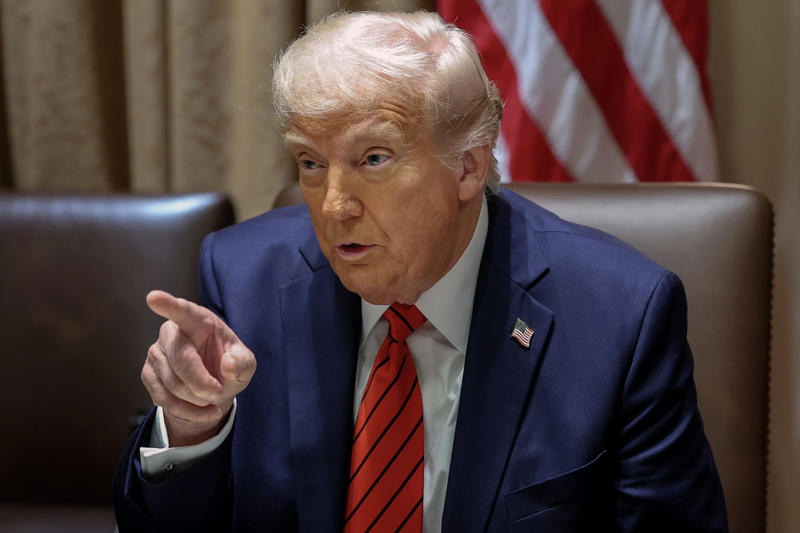Trump’s criticism of Zelensky Will the meeting end the war?, A meeting unlike any other, Trump’s criticism of Zelensky, Zelensky’s political problems, Trump’s assaults on Ukraine, Everything came to a head, Attacking Zelensky over Crimea, Trump’s public statement, A Russian attack on Ukraine, Trump’s criticism of Putin, The meeting at the Vatican, A short and productive talk, Zelensky’s point of view, A reliable and lasting peace, Trump’s comments on the meeting, Another rebuke of Putin, What will happen now?