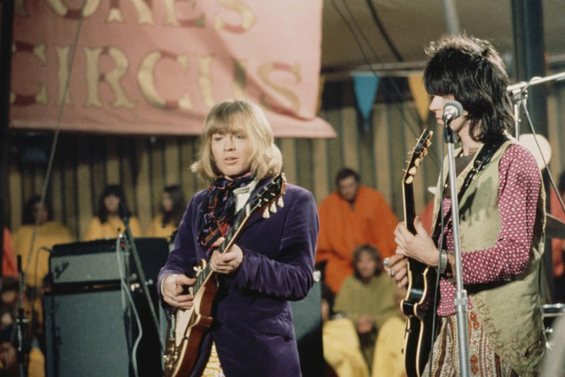 Brian Jones, Dave Alexander, Anton Yelchin, Jean-Michel Basquiat, Andrés Escobar, Janis Joplin, Amy Winehouse, Reggie Lewis, Jonathan Brandis, Harry Hains, Thomas Fekete, Jade Goody, Pete de Freitas, Alexander Baslachev