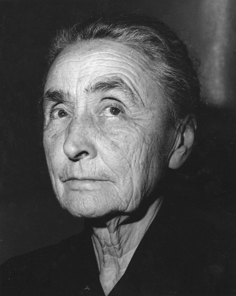 Artists: Georgia O'Keeffe Leaders and politicians: Carol Moseley Braun, Leaders and politicians: Condoleezza Rice, Leaders and politicians: Hillary Clinton, Athletes: Billie Jean King, Athletes: Serena Williams, Artists: Georgia O'Keeffe, Activists, revolutionaries, and humanitarians: Helen Keller, Activists, revolutionaries, and humanitarians: Tarana Burke, Aviation and space: Sally Ride, Business leaders: Meg Whitman, Entertainers: Oprah Winfrey, Scientists and researchers: Margaret Mead, Scientists and researchers: Rachel Carson, Writers: Toni Morrison