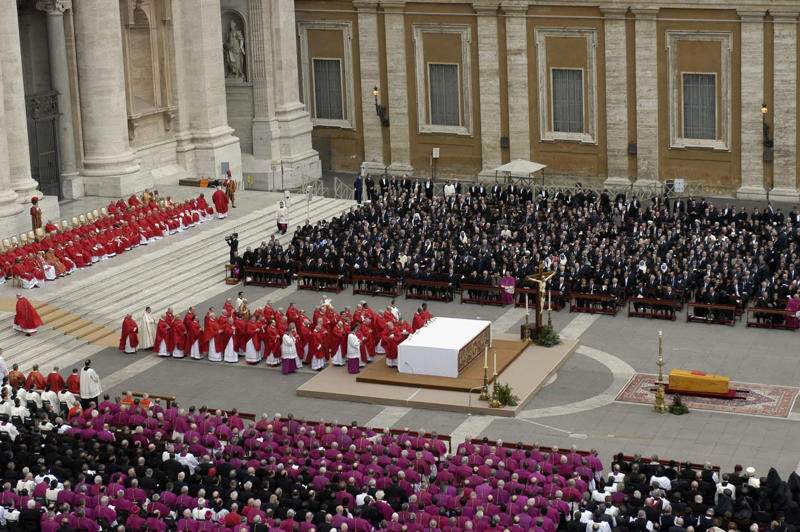 Pope John Paul II (1920–2005) Marvin Gaye (1939–1984), Elvis Presley (1935–1977), Ayrton Senna (1960 –1994), Michael Jackson (1958–2009), Aretha Franklin (1942–2018), Pope John Paul II (1920–2005), Louis Armstrong (1901–1971), James Brown (1933–2006), Jimi Hendrix (1942–1970), Jean Harlow (1911–1937), Babe Ruth (1895–1948), John Lennon (1940–1980), Thomas Hardy (1840–1928)