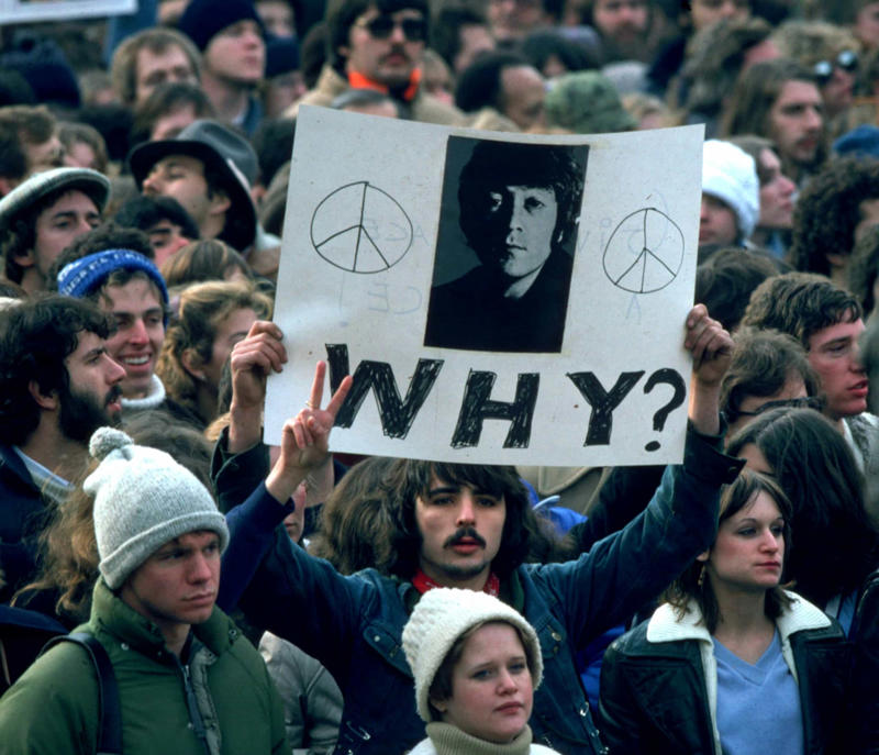 John Lennon (1940–1980) Marvin Gaye (1939–1984), Elvis Presley (1935–1977), Ayrton Senna (1960 –1994), Michael Jackson (1958–2009), Aretha Franklin (1942–2018), Pope John Paul II (1920–2005), Louis Armstrong (1901–1971), James Brown (1933–2006), Jimi Hendrix (1942–1970), Jean Harlow (1911–1937), Babe Ruth (1895–1948), John Lennon (1940–1980), Thomas Hardy (1840–1928)