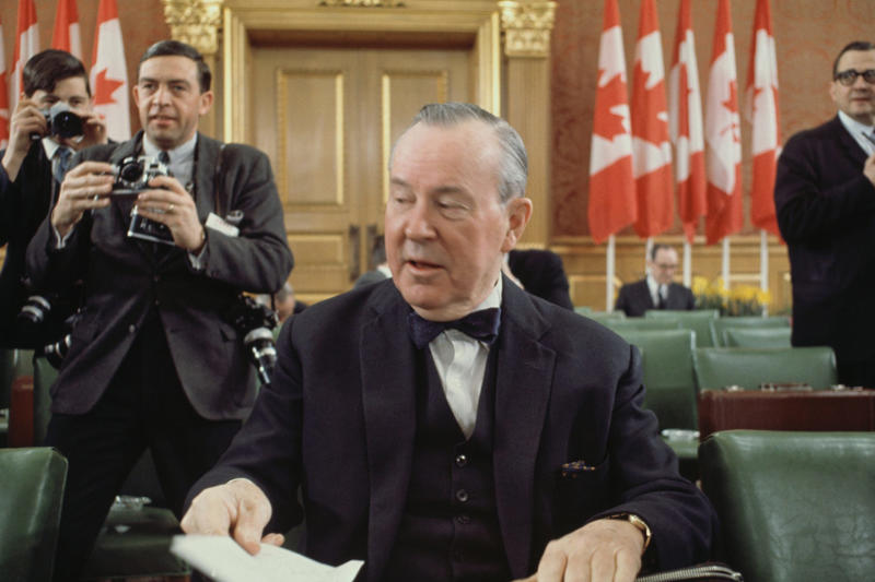 Our home and native land..., Much younger than you might think, Thank you, Mr. Pearson!, The red ensign, Fighting the good fight, Dominion no more, Union Jack or no Union Jack, A new flag for a new country, Looking for a signal, We have a winner!