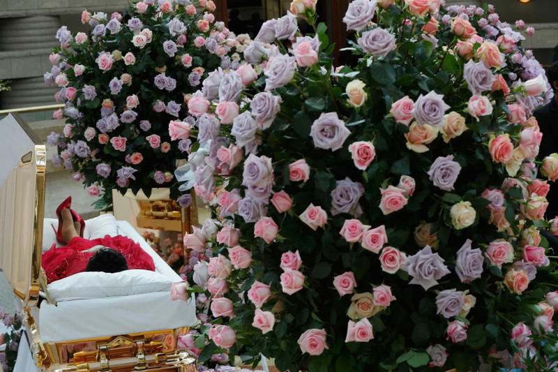 Aretha Franklin (1942–2018) Marvin Gaye (1939–1984), Elvis Presley (1935–1977), Ayrton Senna (1960 –1994), Michael Jackson (1958–2009), Aretha Franklin (1942–2018), Pope John Paul II (1920–2005), Louis Armstrong (1901–1971), James Brown (1933–2006), Jimi Hendrix (1942–1970), Jean Harlow (1911–1937), Babe Ruth (1895–1948), John Lennon (1940–1980), Thomas Hardy (1840–1928)