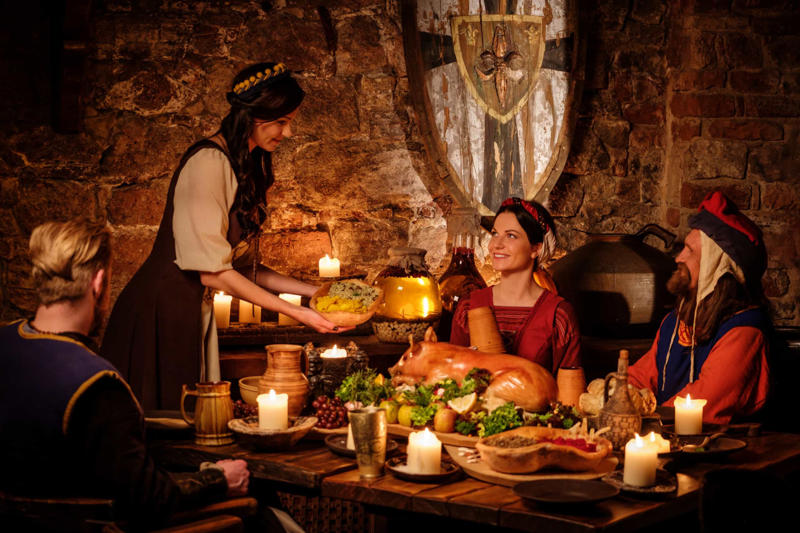 Staff Common features, They weren’t as dark and cold as you might think, Castles didn’t smell that bad, It wasn’t always busy, Moving wasn’t easy, Bedrooms, Limited rooms, Small beds, Religion, Touching the divine, Medicine, Entertainment