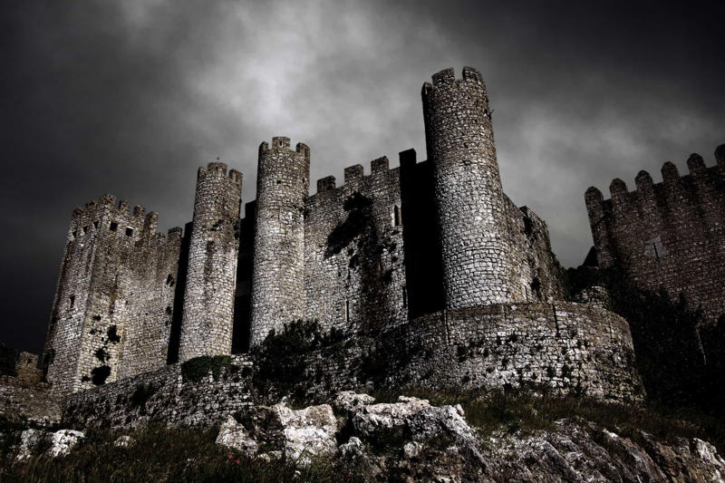 Castle Common features, They weren’t as dark and cold as you might think, Castles didn’t smell that bad, It wasn’t always busy, Moving wasn’t easy, Bedrooms, Limited rooms, Small beds, Religion, Touching the divine, Medicine, Entertainment