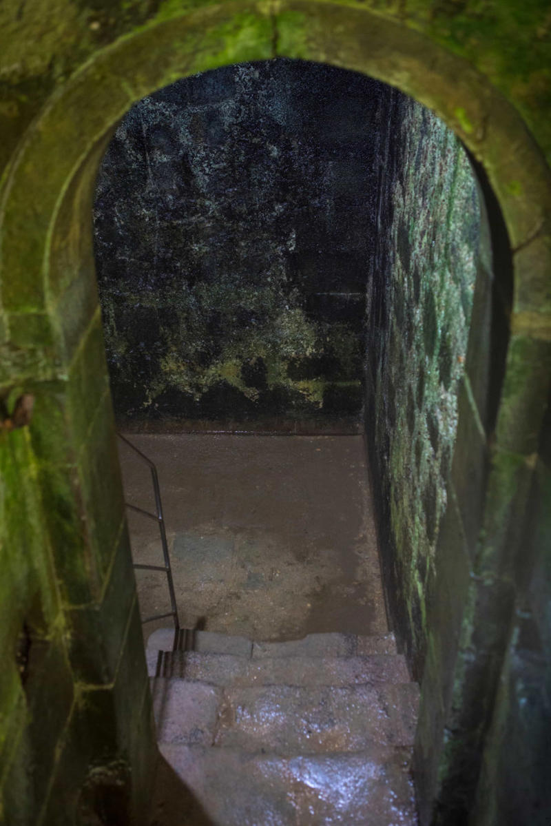 Castles didn’t smell that bad Common features, They weren’t as dark and cold as you might think, Castles didn’t smell that bad, It wasn’t always busy, Moving wasn’t easy, Bedrooms, Limited rooms, Small beds, Religion, Touching the divine, Medicine, Entertainment