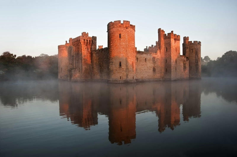 Common features Common features, They weren’t as dark and cold as you might think, Castles didn’t smell that bad, It wasn’t always busy, Moving wasn’t easy, Bedrooms, Limited rooms, Small beds, Religion, Touching the divine, Medicine, Entertainment