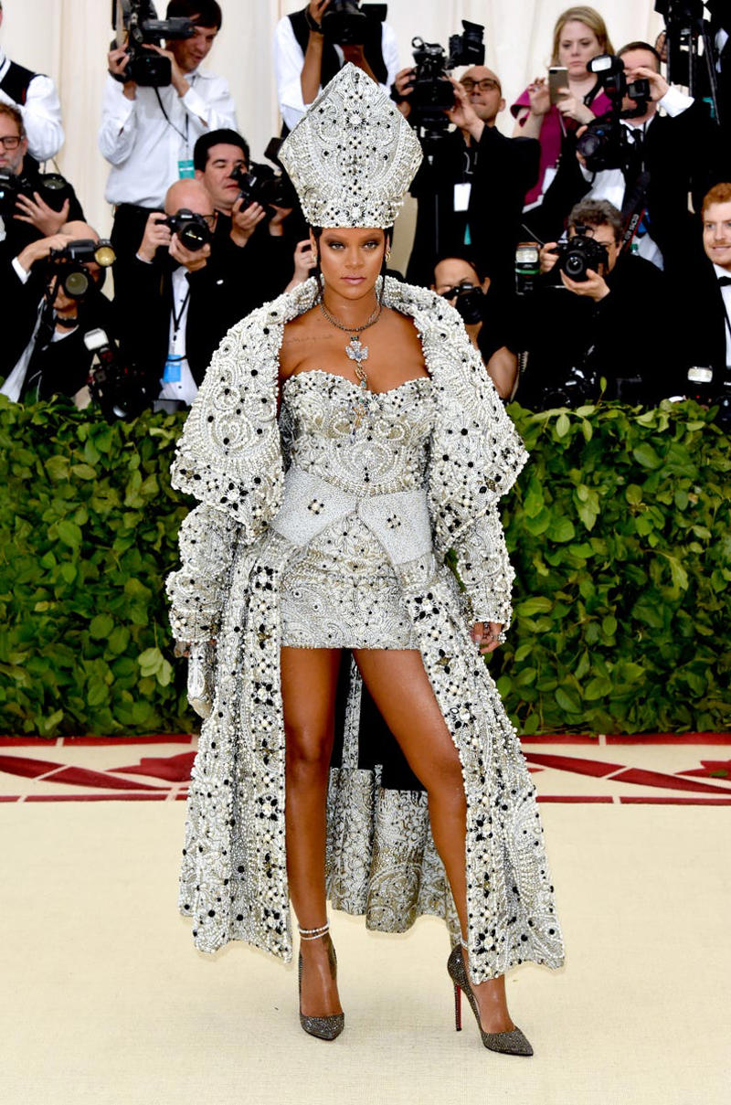 Rihanna in Comme des Garçons, 2017, Zendaya in Versace, 2018, Daphne Guinness in Alexander McQueen, 2011, Solange in Iris van Herpen, 2018, Iman in Stella McCartney, 2007, Kate Moss in Calvin Klein, 1995, Rihanna in Guo Pei, 2015, Sarah Jessica Parker in Alexander McQueen, 2006, Lil’ Kim in Marc Jacobs, 2005, Rosalía in Givenchy, 2022, Ashley Olsen in Dior, 2013, Claire Danes in Zac Posen, 2016, Blake Lively in Versace, 2022, Princess Diana in Dior, 1996, Liv Tyler and Stella McCartney in Stella McCartney, 1999, Mary-Kate and Ashley Olsen in Comme des Garçons, 2017, Frances McDormand in Valentino Couture, 2018, Miuccia Prada in Prada, 2007, Kate Moss in Marc Jacobs, 2009, Zoë Kravitz in Saint Laurent, 2021, Tina Chow, 1980, Kendall Jenner in Givenchy Haute Couture, 2021, Hailey Bieber in Alexander Wang, 2022, Naomi Campbell in Versace, 1995, Madonna in Versace, 1997, Ariana Grande in Vera Wang, 2018, Anja Rubik in Versace, 2012, Rihanna in Maison Margiela, 2018
