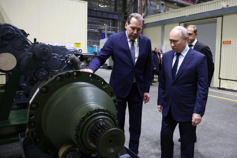 Meet the S8000 Banderol, Powered by foreign parts, Six foreign countries, Major components, Commercially available parts, Instruments of violence, Reliant on foreign parts, Developed by Kronstadt, Photos of the missile in flight, Similar to the American MQ-1 Predator