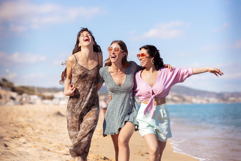 Deep friendships TikTok trend, The two personalities, Neither is concrete, You're introverted, You hate small talk, You have lots of interests, You're described as "intimidating", You're calm and collected, You're extroverted, People describe you as "warm", You're spontaneous, You love a challenge, You are a cheerleader, Benefits, Challenges