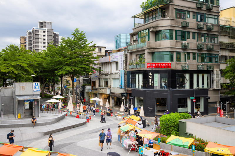 34 - Zhongshan, Taipei, Taiwan 40 - Cantonments, Accra, Ghana, 38 - The Annex, Toronto, Canada, 37 - Dotonbori, Osaka, Japan, 36 - Downtown, Montreal, Canada, 34 - Zhongshan, Taipei, Taiwan, 32 - Bebek, Istanbul, Turkey, 30 - San Miguel Chapultepec, Mexico City, Mexico, 28 - Vinohrady, Prague, Czech Republic, 26 - Coral Gables, Miami, USA, 25 - Hannam-dong, Seoul, South Korea, 24 - King’s Cross, London, UK, 23 - Haut-Marais, Paris, France, 22 - Neukölln, Berlin, Germany, 21 - Sea Point, Cape Town, South Africa, 20 - West End, Glasgow, UK, 18 - Costa da Caparica, Almada, Portugal, 16 - Leith, Edinburgh, Scotland, 14 - Chinatown, Singapore, 12 - Cours Julien, Marseille, France, 10 - Tomigaya, Tokyo, Japan, 8 - Isola, Milan, Italy, 6 - Brunswick East, Melbourne, Australia, 4 - Havnen, Copehagen, Denmark, 2 - Smithfield, Dublin, Ireland