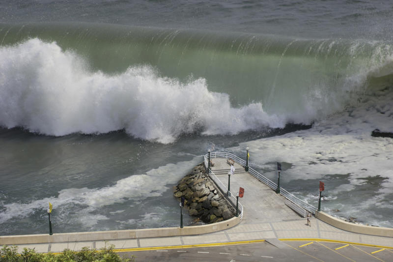 How deadly would a Mediterranean tsunami be? The Mediterranean, The Alboran Sea, What is a fault line?, Western Mediterranean, Tsunami warning systems, How deadly would a Mediterranean tsunami be?, 1755 Lisbon earthquake, 2011 Tōhoku earthquake and tsunami, 2004 Indian Ocean earthquake and tsunami, It's not just the size of the tsunami that is a concern, Unusual sea fluctuations, Evacuate on foot, Stay out of coastal areas