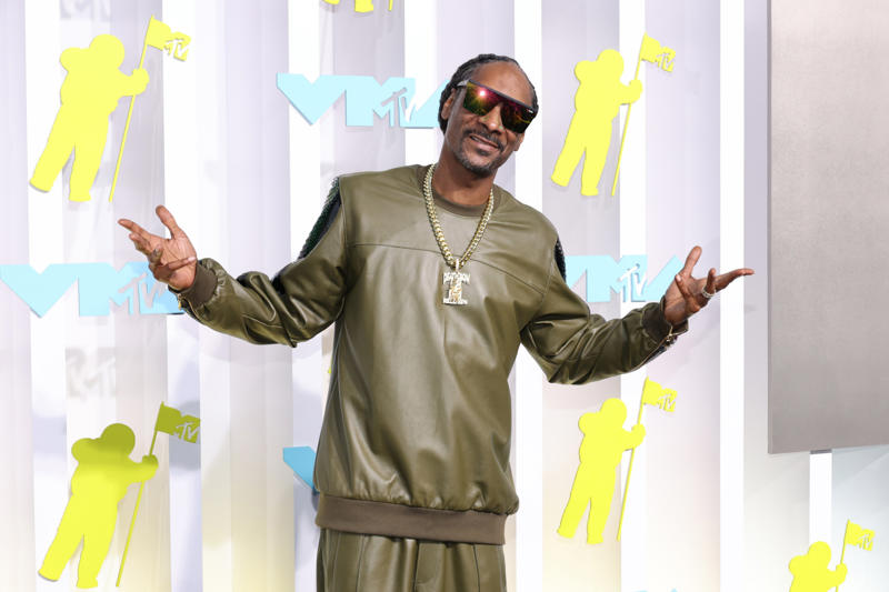 Brad Pitt, Lady Gaga, Justin Bieber, Sacha Baron Cohen, Katy Perry, The Beatles, Richard Gere, Gigi Hadid, Martin Scorsese, Tyler, the Creator, Martha Stewart, Chris Brown, Miley Cyrus, Alec Baldwin, Mike Tyson, Snoop Dogg, Paris Hilton, Harrison Ford, Selena Gomez, Bon Jovi, Christian Slater, Boy George