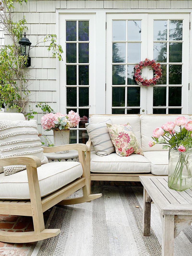 Decorate With Florals Landscape the Edges, Use Modern Patio Furniture, Set Up Movie Night, Install a Mini Greenhouse, Install a Birdhouse, Create a Dining Area, Decorate With Flowers, Hang a Mirror, Use Multifunctional Furniture