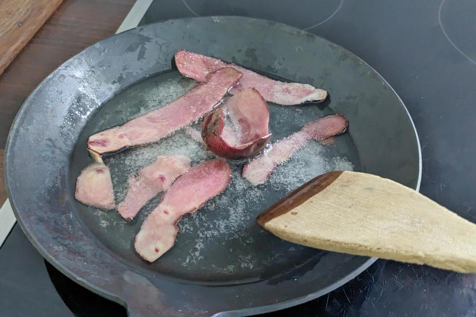 半永久的に使えるフライパン, 素人にもわかる品質の良さ, 手入れは少々複雑, 100年ずっと使いやすい