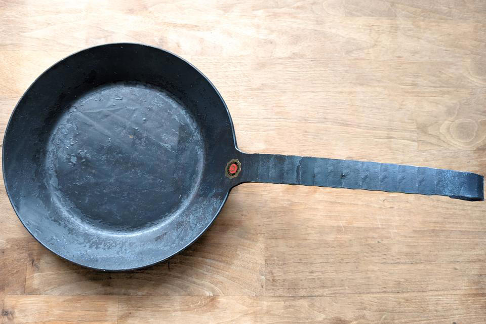 半永久的に使えるフライパン, 素人にもわかる品質の良さ, 手入れは少々複雑, 100年ずっと使いやすい