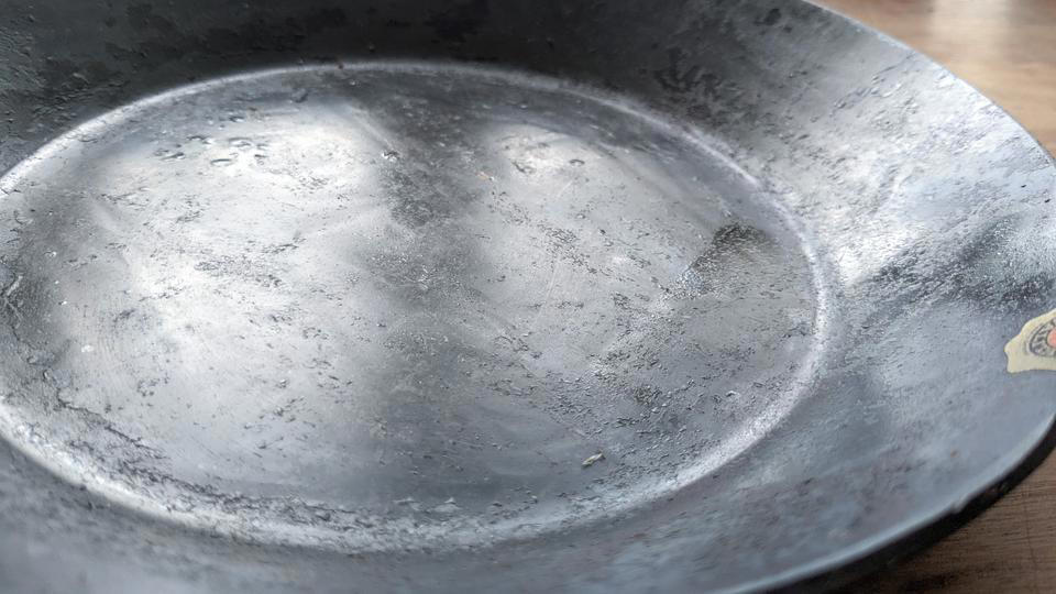 半永久的に使えるフライパン, 素人にもわかる品質の良さ, 手入れは少々複雑, 100年ずっと使いやすい