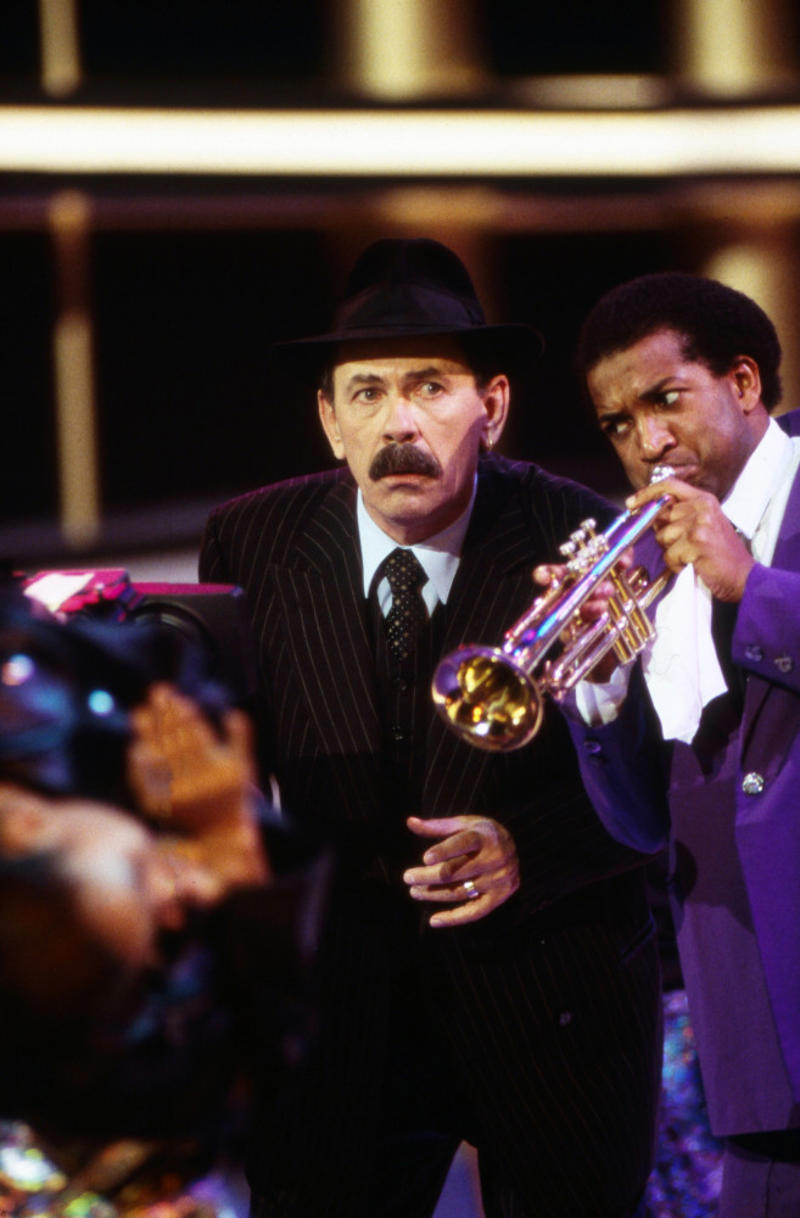 Scatman John Shannon Hoon of Blind Melon, Charles Pettigrew of Charles and Eddie, Pauly Fuemana of OMC, Scatman John, DJ E-Z Rock of Rob Base and DJ E-Z Rock, The Singing Nun, Andy Fraser of Free, B.W. Stevenson, Ray Smith, Jennifer Paige, Blu Cantrell, Tiny Tim, Tommy Page, Del Shannon