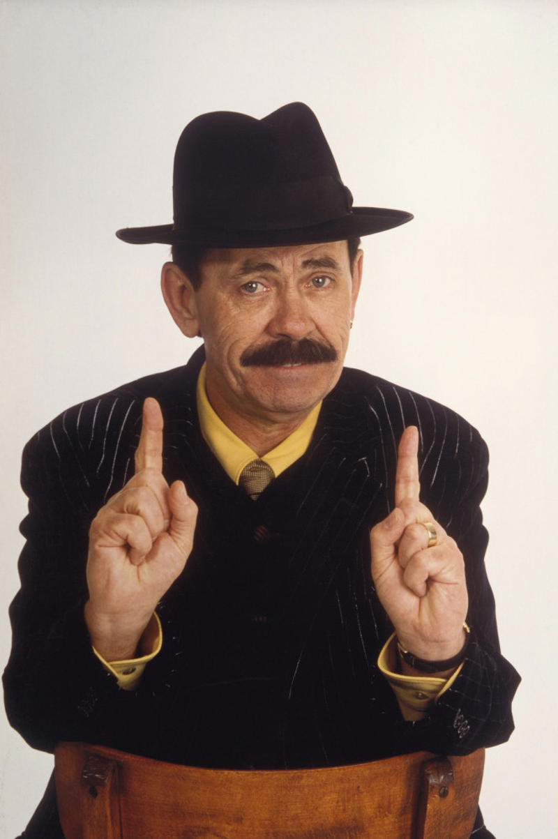 Scatman John Shannon Hoon of Blind Melon, Charles Pettigrew of Charles and Eddie, Pauly Fuemana of OMC, Scatman John, DJ E-Z Rock of Rob Base and DJ E-Z Rock, The Singing Nun, Andy Fraser of Free, B.W. Stevenson, Ray Smith, Jennifer Paige, Blu Cantrell, Tiny Tim, Tommy Page, Del Shannon