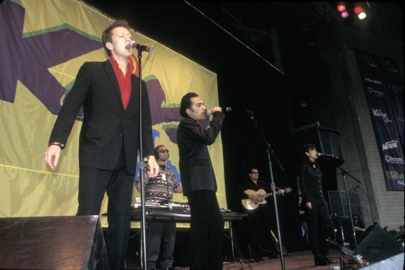 Pauly Fuemana of OMC Shannon Hoon of Blind Melon, Charles Pettigrew of Charles and Eddie, Pauly Fuemana of OMC, Scatman John, DJ E-Z Rock of Rob Base and DJ E-Z Rock, The Singing Nun, Andy Fraser of Free, B.W. Stevenson, Ray Smith, Jennifer Paige, Blu Cantrell, Tiny Tim, Tommy Page, Del Shannon