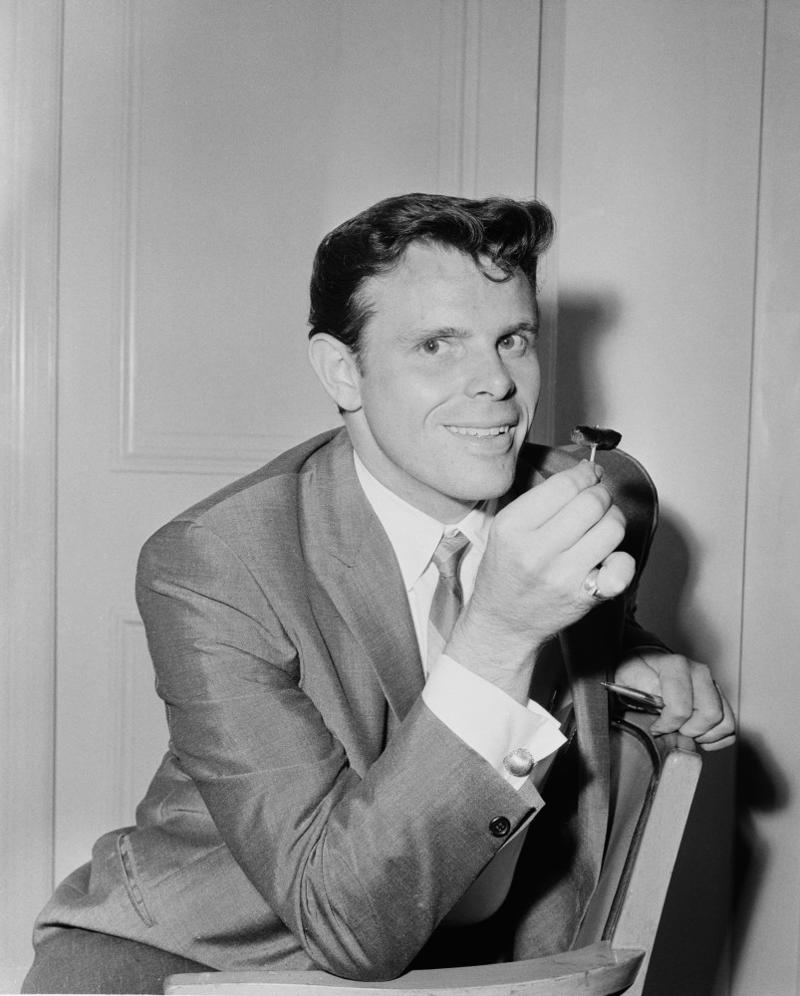 Del Shannon Shannon Hoon of Blind Melon, Charles Pettigrew of Charles and Eddie, Pauly Fuemana of OMC, Scatman John, DJ E-Z Rock of Rob Base and DJ E-Z Rock, The Singing Nun, Andy Fraser of Free, B.W. Stevenson, Ray Smith, Jennifer Paige, Blu Cantrell, Tiny Tim, Tommy Page, Del Shannon