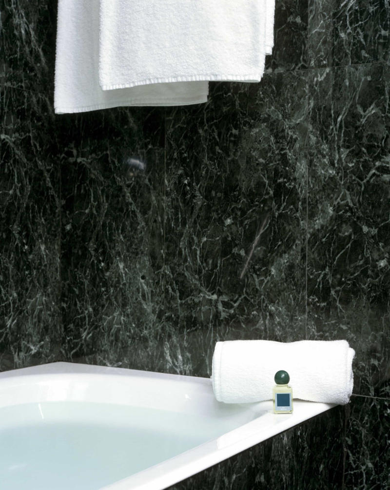 Keep towels as dry as possible Take out the trash regularly, Use baking soda on your carpet, Open the windows, Get an air purifier, Keep towels as dry as possible, Use drain cleaner, Use an air freshener, Light scented candles, Use essential oil, Line your trash cans, Keep the dishwasher clean, Use tomato juice, Reduce unpleasant smells from the fireplace, Make more use of fabric softener, Turn on your air filter
