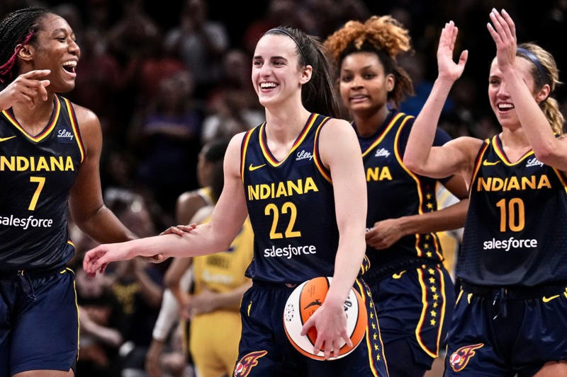 4. Fastest player to record 200 PTS, 75+ REB, and 75+ AST Caitlin Clark – 337 Assists (2024, Indiana Fever), Alyssa Thomas – 317 Assists (2024, Connecticut Sun), Alyssa Thomas – 316 Assists (2023, Connecticut Sun), Courtney Vandersloot – 314 Assists (2023, New York Liberty), Courtney Vandersloot – 300 Assists (2019, Chicago Sky)