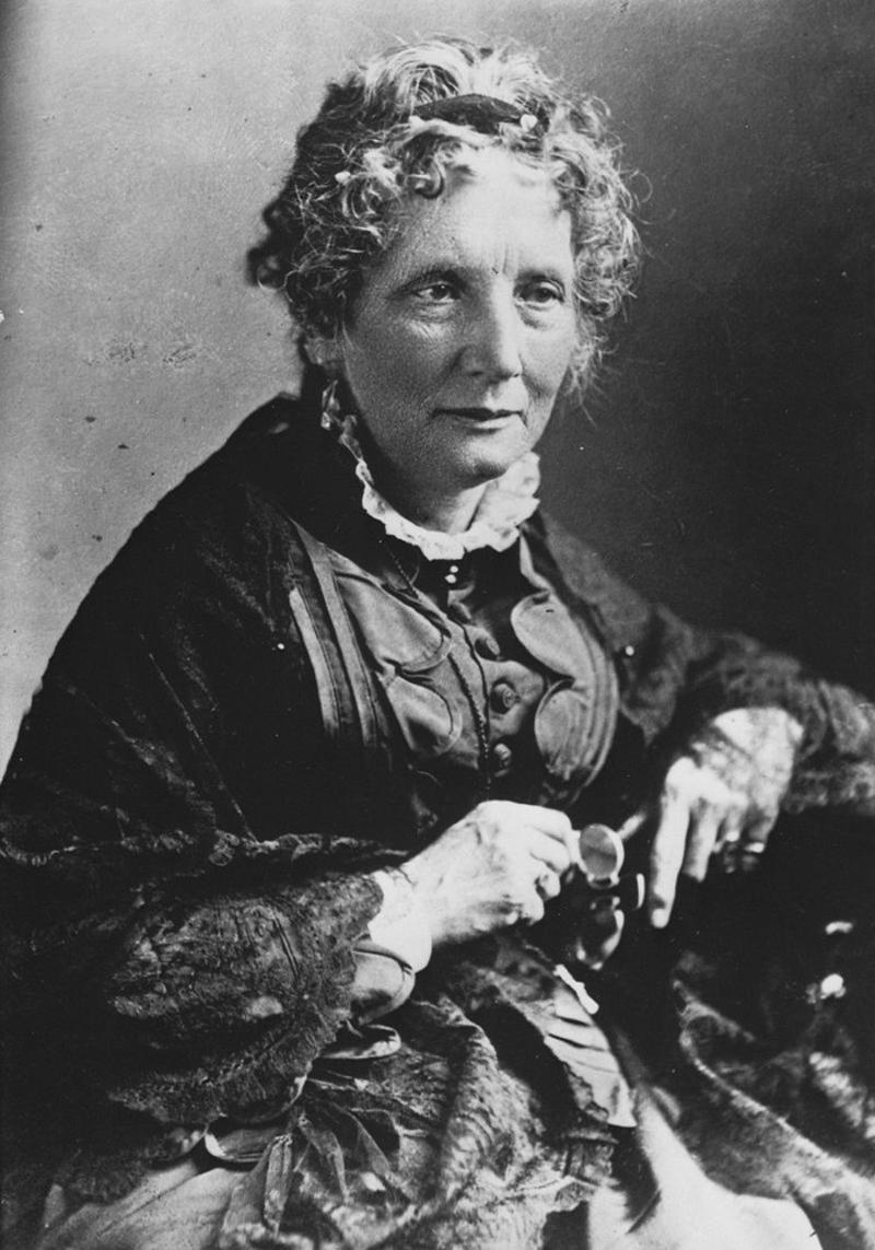 Ketanji Brown Jackson (1970–), Madeleine Albright (1937-2022), Anne Frank (1929–1945), Anita Garibaldi (1821–1849), Benazir Bhutto (1953–2007), Gertrude Ederle (1905–2003), Hedy Lamarr (1914–2000), Joan of Arc (1412–1431), Margaret Thatcher (1925–2013), Marie Curie (1867–1934), Mata Hari (1876–1917), Isabel, Princess Imperial of Brazil (1846–1921), Boadicea (?–c. 60 or 61 CE), Florence Nightingale (1820–1910), Josephine Baker (1906–1975), Clara Barton (1821–1912), Marilyn Monroe (1926–1962), Rosa Parks (1913–2005), Mary Shelley (1797–1851), Emmeline Pankhurst (1858–1928), Bessie Coleman (1892–1926), Eleanor Roosevelt (1884–1962), Ella Fitzgerald (1917–1996), Indira Ghandi (1917–1984), Audrey Hepburn (1929–1993), Coretta Scott King (1927–2006), Helen Keller (1880–1968), Virginia Woolf (1882–1941), Anna Freud (1895–1982), Hattie McDaniel (1895–1952), Catherine the Great (1729–1796), Jane Addams (1860–1935), Shirley Temple (1928–2014), Dorothea Lange (1895–1965), Jane Austen (1775–1817), Queen Victoria (1819–1901), Billie Holiday (1915–1959), Emily Dickinson (1830–1886), Coco Chanel (1883–1971), Babe Didrikson Zaharias (1911–1956), Betty Friedan (1921–2006), Wangari Maathai (1940–2011), Elizabeth I (1533–1603), Wilma Rudolph (1940–1994), Katharine Hepburn (1907–2003), Estée Lauder (1908–2004), Harriet Beecher Stowe (1811–1896), Madam C. J. Walker (1867–1919), Aretha Franklin (1942–2018)