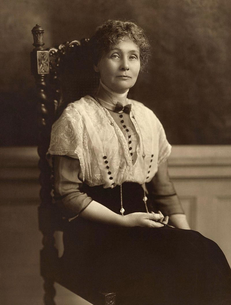 Ketanji Brown Jackson (1970–), Madeleine Albright (1937-2022), Anne Frank (1929–1945), Anita Garibaldi (1821–1849), Benazir Bhutto (1953–2007), Gertrude Ederle (1905–2003), Hedy Lamarr (1914–2000), Joan of Arc (1412–1431), Margaret Thatcher (1925–2013), Marie Curie (1867–1934), Mata Hari (1876–1917), Isabel, Princess Imperial of Brazil (1846–1921), Boadicea (?–c. 60 or 61 CE), Florence Nightingale (1820–1910), Josephine Baker (1906–1975), Clara Barton (1821–1912), Marilyn Monroe (1926–1962), Rosa Parks (1913–2005), Mary Shelley (1797–1851), Emmeline Pankhurst (1858–1928), Bessie Coleman (1892–1926), Eleanor Roosevelt (1884–1962), Ella Fitzgerald (1917–1996), Indira Ghandi (1917–1984), Audrey Hepburn (1929–1993), Coretta Scott King (1927–2006), Helen Keller (1880–1968), Virginia Woolf (1882–1941), Anna Freud (1895–1982), Hattie McDaniel (1895–1952), Catherine the Great (1729–1796), Jane Addams (1860–1935), Shirley Temple (1928–2014), Dorothea Lange (1895–1965), Jane Austen (1775–1817), Queen Victoria (1819–1901), Billie Holiday (1915–1959), Emily Dickinson (1830–1886), Coco Chanel (1883–1971), Babe Didrikson Zaharias (1911–1956), Betty Friedan (1921–2006), Wangari Maathai (1940–2011), Elizabeth I (1533–1603), Wilma Rudolph (1940–1994), Katharine Hepburn (1907–2003), Estée Lauder (1908–2004), Harriet Beecher Stowe (1811–1896), Madam C. J. Walker (1867–1919), Aretha Franklin (1942–2018)