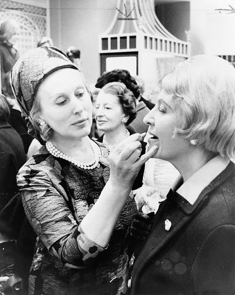 Ketanji Brown Jackson (1970–), Madeleine Albright (1937-2022), Anne Frank (1929–1945), Anita Garibaldi (1821–1849), Benazir Bhutto (1953–2007), Gertrude Ederle (1905–2003), Hedy Lamarr (1914–2000), Joan of Arc (1412–1431), Margaret Thatcher (1925–2013), Marie Curie (1867–1934), Mata Hari (1876–1917), Isabel, Princess Imperial of Brazil (1846–1921), Boadicea (?–c. 60 or 61 CE), Florence Nightingale (1820–1910), Josephine Baker (1906–1975), Clara Barton (1821–1912), Marilyn Monroe (1926–1962), Rosa Parks (1913–2005), Mary Shelley (1797–1851), Emmeline Pankhurst (1858–1928), Bessie Coleman (1892–1926), Eleanor Roosevelt (1884–1962), Ella Fitzgerald (1917–1996), Indira Ghandi (1917–1984), Audrey Hepburn (1929–1993), Coretta Scott King (1927–2006), Helen Keller (1880–1968), Virginia Woolf (1882–1941), Anna Freud (1895–1982), Hattie McDaniel (1895–1952), Catherine the Great (1729–1796), Jane Addams (1860–1935), Shirley Temple (1928–2014), Dorothea Lange (1895–1965), Jane Austen (1775–1817), Queen Victoria (1819–1901), Billie Holiday (1915–1959), Emily Dickinson (1830–1886), Coco Chanel (1883–1971), Babe Didrikson Zaharias (1911–1956), Betty Friedan (1921–2006), Wangari Maathai (1940–2011), Elizabeth I (1533–1603), Wilma Rudolph (1940–1994), Katharine Hepburn (1907–2003), Estée Lauder (1908–2004), Harriet Beecher Stowe (1811–1896), Madam C. J. Walker (1867–1919), Aretha Franklin (1942–2018)