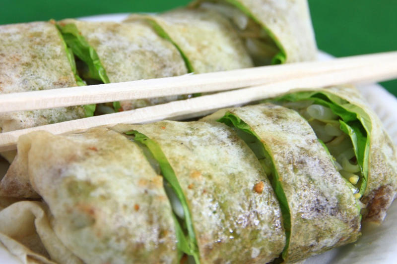 6. Singapore – Veggie suggestion: Nyonya-style spring rolls 20. Finland – Veggie suggestion: kesäkeitto,, 18. Canada – Veggie suggestion: beluga lentil burger, 17. Australia – Veggie suggestion: roasted pumpkin, 16. Indonesia – Veggie suggestion: jackfruit tacos, 14. Sri Lanka – Veggie suggestion: idlis, 12. Liberia – Veggie suggestion: jollof rice, 11. India – Veggie suggestion: palak paneer, 10. Botswana – Veggie suggestion: chakalaka, 9. United Kingdom – Veggie suggestion: halloumi cheese, 8. Solomon Islands – Veggie suggestion: cassava, 6. Singapore – Veggie suggestion: Nyonya-style spring rolls, 4. São Tomé and Príncipe – Veggie suggestion: canjica, 2. Thailand – Veggie suggestion: stir-fried tofu