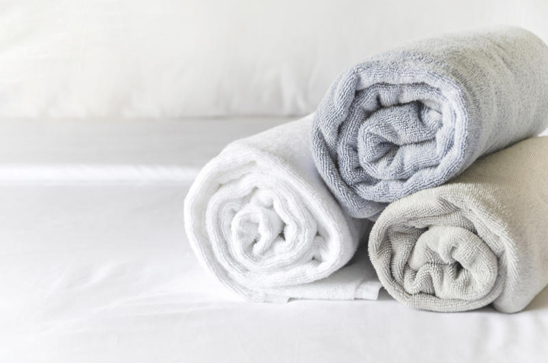 Check for mold, Vacuum the floors, Dust visible spots, Empty walls, The entryway, The scent, Clean your windows, Give your kitchen a quick clean, Do the laundry and change linens, Don't professionally clean your carpets, Skip cleaning out closets, Don't clean the laundry room, Don't pick up every last toy, Skip organizing the refrigerator