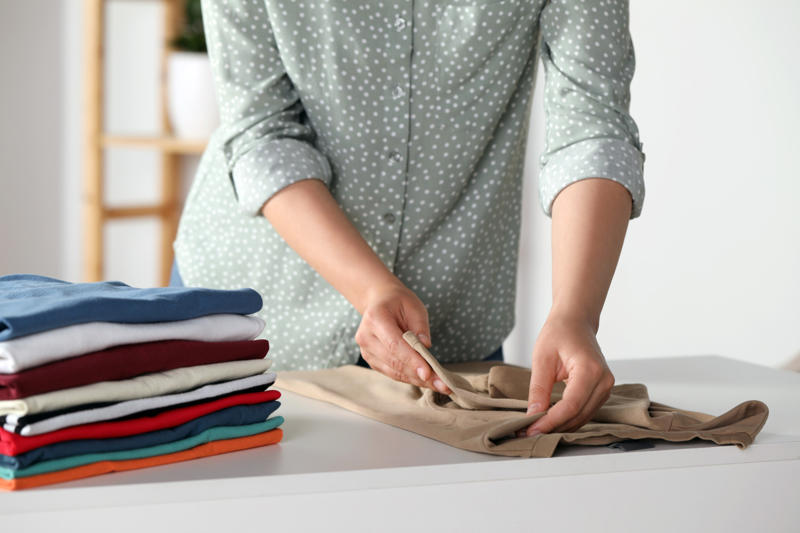 Check for mold, Vacuum the floors, Dust visible spots, Empty walls, The entryway, The scent, Clean your windows, Give your kitchen a quick clean, Do the laundry and change linens, Don't professionally clean your carpets, Skip cleaning out closets, Don't clean the laundry room, Don't pick up every last toy, Skip organizing the refrigerator