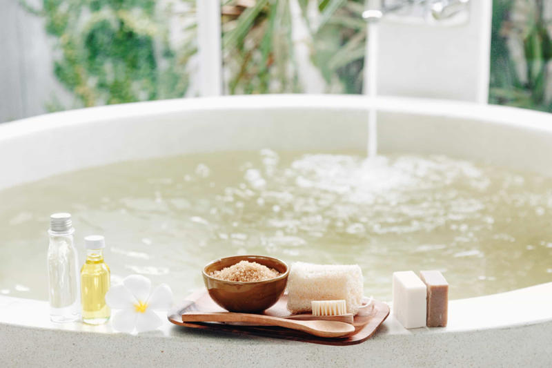 Baths Fatty soap, Olive oil, Sage, peppermint, and witch hazel, Rose hip, Grapefruit, Sunscreen
