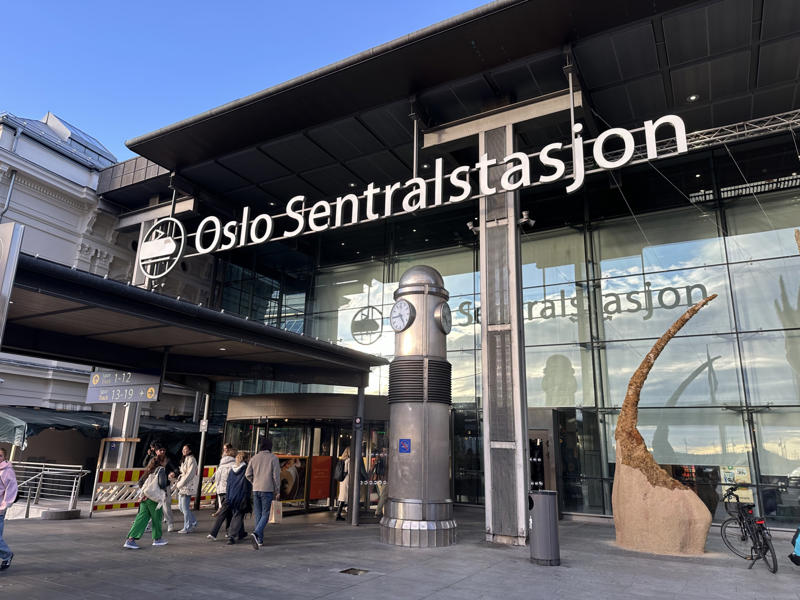 13. Oslo Sentralstasjon, Norway 13. Oslo Sentralstasjon, Norway, 11. Leipzig Hauptbahnhof, Germany, 9. Gare Saint-Lazare, Paris, France, 7. Wien Hauptbahnhof, Vienna, Austria, 5. Gare de Lyon, Paris, France, 3. Utrecht Centraal, Netherlands, 1. Zürich Hauptbahnhof, Switzerland, 14. Munich Ostbahnhof, Germany, 12. Nürnberg Hauptbahnhof, Germany, 10. Hamburg-Altona, Germany, 8. Wien Meidling, Vienna, Austria, 6. Roma Tiburtina, Rome, Italy, 4. Châtelet–Les Halles, Paris, France, 2. Bremen Hauptbahnhof, Germany