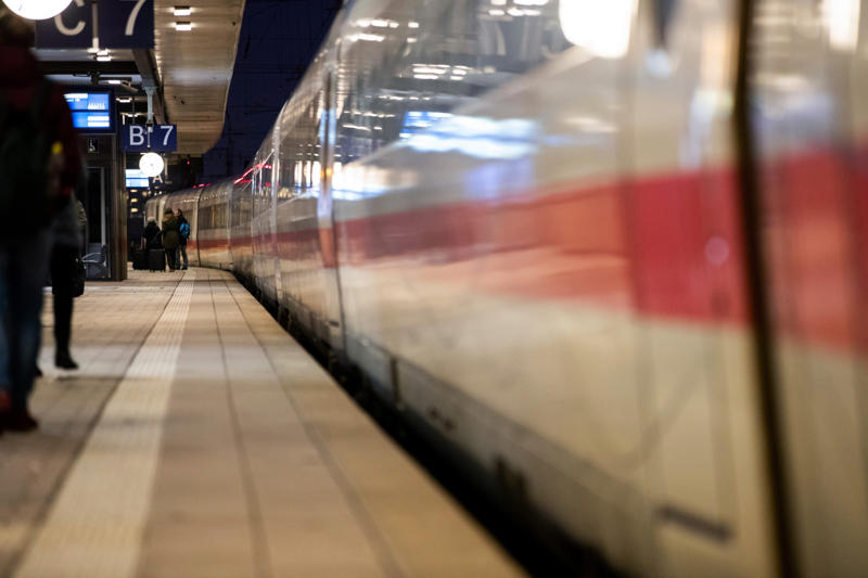 12. Nürnberg Hauptbahnhof, Germany 13. Oslo Sentralstasjon, Norway, 11. Leipzig Hauptbahnhof, Germany, 9. Gare Saint-Lazare, Paris, France, 7. Wien Hauptbahnhof, Vienna, Austria, 5. Gare de Lyon, Paris, France, 3. Utrecht Centraal, Netherlands, 1. Zürich Hauptbahnhof, Switzerland, 14. Munich Ostbahnhof, Germany, 12. Nürnberg Hauptbahnhof, Germany, 10. Hamburg-Altona, Germany, 8. Wien Meidling, Vienna, Austria, 6. Roma Tiburtina, Rome, Italy, 4. Châtelet–Les Halles, Paris, France, 2. Bremen Hauptbahnhof, Germany