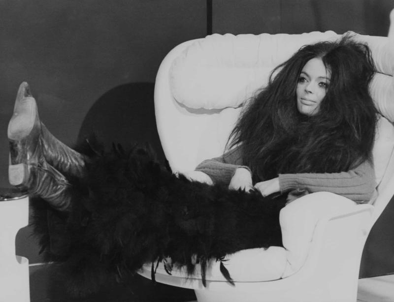 Barbara Steele Shelley Duvall, Jamie Lee Curtis, Sarah Michelle Gellar, Mia Farrow, Vera Farmiga, Marilyn Burns, Naomi Watts, Samara Weaving, Heather Langenkamp, Carmen Ejogo, Lin Shaye, Barbara Steele, Anna Paquin