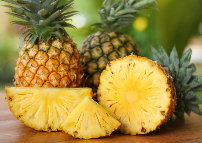 Pineapple Pineapple, Turkey breast, Wheat bran, Green leaves, Cereal bars