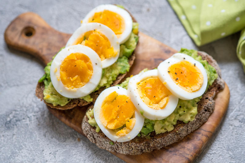 Eggs Pineapple, Turkey breast, Wheat bran, Green leaves, Cereal bars