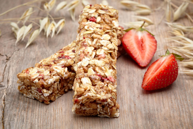 Cereal bars Pineapple, Turkey breast, Wheat bran, Green leaves, Cereal bars