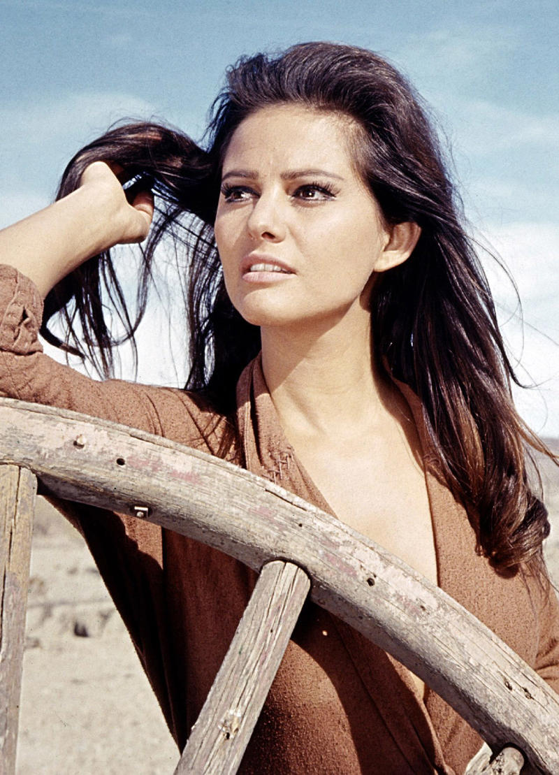 Forever icons, Audrey Hepburn, James Dean, Grace Kelly, Jane Birkin, Sean Connery, Brigitte Bardot, Claudia Cardinale, Ava Gardner, Humphrey Bogart, Elizabeth Taylor, Katharine Hepburn, Paul Newman, Anna Karina, Catherine Deneuve, Sofia Loren, Marcelo Mastroianni, Marilyn Monroe, Jean-Paul Belmondo, Alain Delon