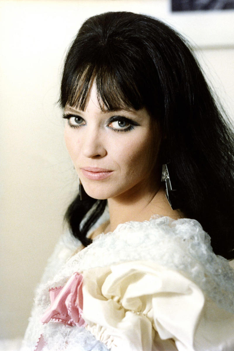 Forever icons, Audrey Hepburn, James Dean, Grace Kelly, Jane Birkin, Sean Connery, Brigitte Bardot, Claudia Cardinale, Ava Gardner, Humphrey Bogart, Elizabeth Taylor, Katharine Hepburn, Paul Newman, Anna Karina, Catherine Deneuve, Sofia Loren, Marcelo Mastroianni, Marilyn Monroe, Jean-Paul Belmondo, Alain Delon