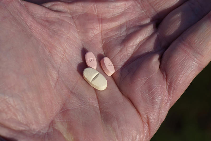 Blood thinners Blood pressure medications, Antidepressants, Blood thinners, Benzodiazepines, Gabapentin, Eye drops for glaucoma, Corticosteroids, Muscle relaxants, Proton pump inhibitors