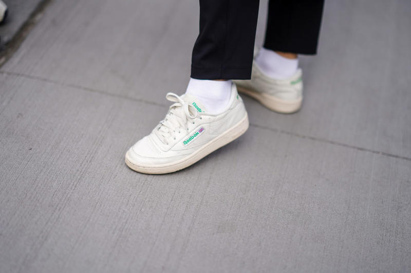 Veja V10 (2004), Adidas BW Army (1989), Adidas Samba (1949), Adidas Stan Smith (1971), Adidas Yeezy Boost 350 (2015), Golden Goose Superstar (2007), Gucci Ace (2016), New Balance 574 (1988), Reebok Club C (1985), Reebok The Pump (1989), Superga 2750 (1925), Converse Chuck 70 (1920), Vans Old Skool (1977), Nike Air Force 1 (1982), Nike Air Jordan 1 (1985)