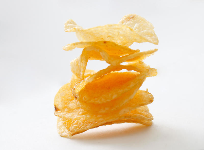 What to avoid, Things to consider, Fried food, Salty or processed food, Red meat, Broccoli, Tap water, Dried fruit, What to eat and drink, Lean protein, Unsalted nuts