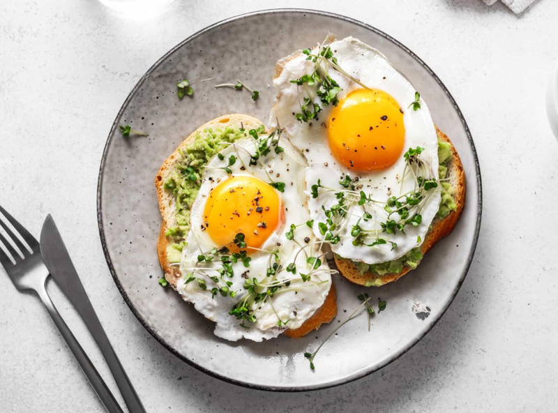They’re accessible, Nutrient dense, Low in calories and carbs, High-quality protein, High cholesterol content, The cholesterol question, We produce enough cholesterol on our own, Cholesterol and heart disease, Eggs are low in saturated fat, Eggs contain antioxidants, The reason for inconclusive studies, They contain lutein, Not all eggs are created equal, The vegetarian question, The cruelty dilemma, Severely decreased hen health